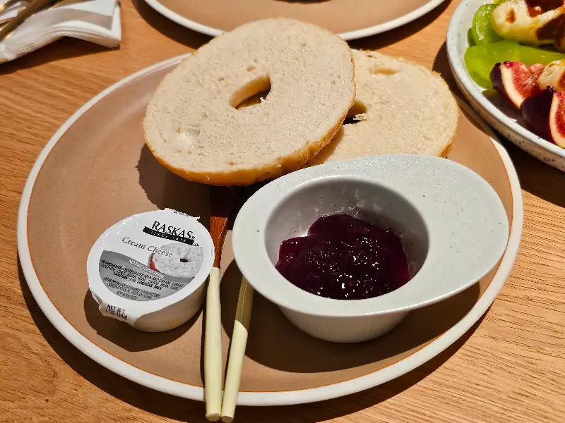 조명이 예쁜 카페 내부