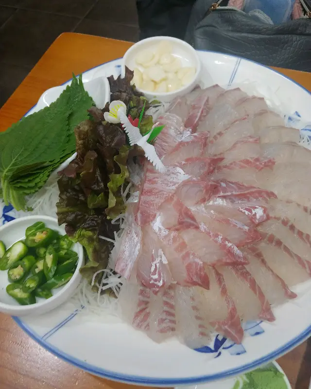 신선함이 느껴지는 모듬회