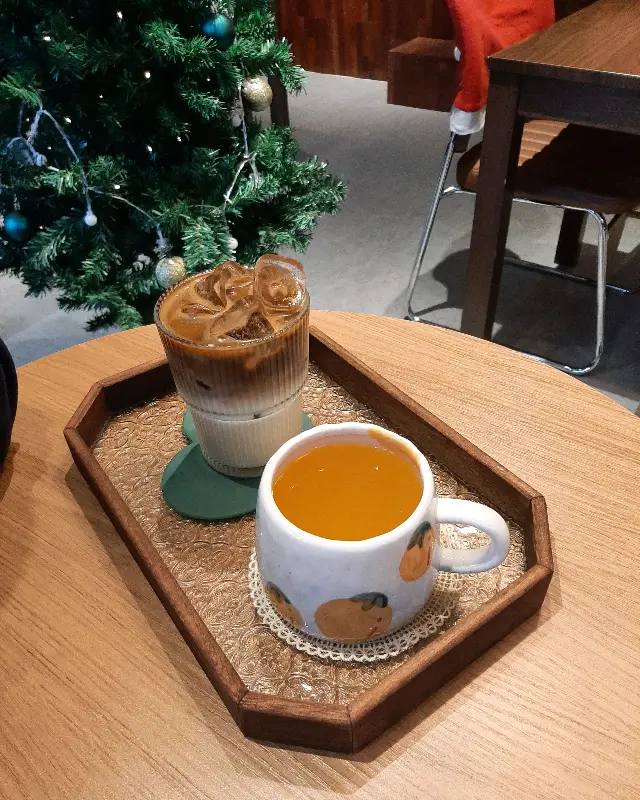 혜방원에서 맛본 아이스 아메리카노와 따뜻한 차