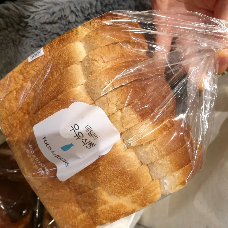 뚜레쥬르 매장 내부 진열대