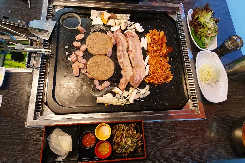 푸짐한 왕통가의 한 상 차림