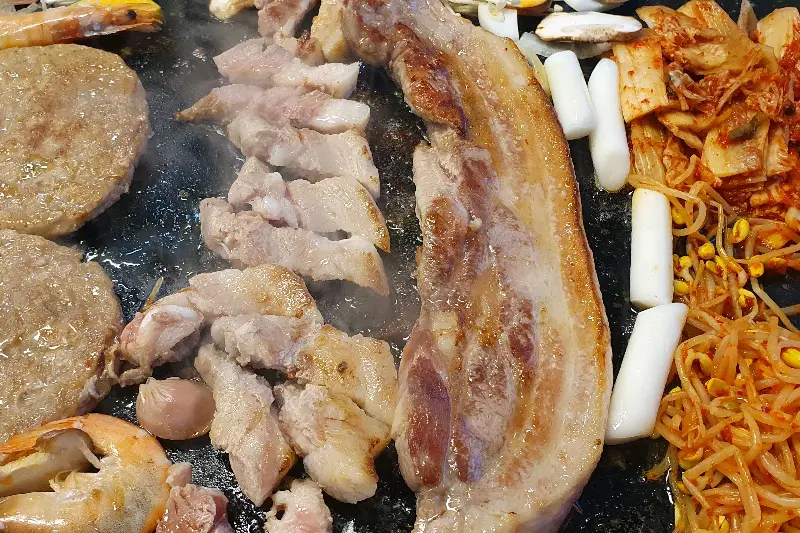 잘 익은 삼겹살의 모습