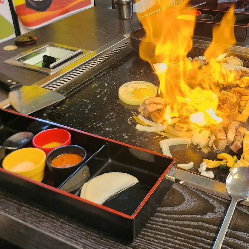 화려한 불쇼가 더해진 왕통가의 삼겹살