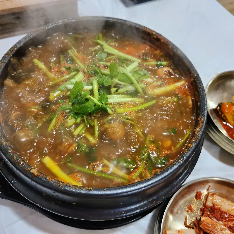 참게와 미나리가 듬뿍 들어간 참게탕