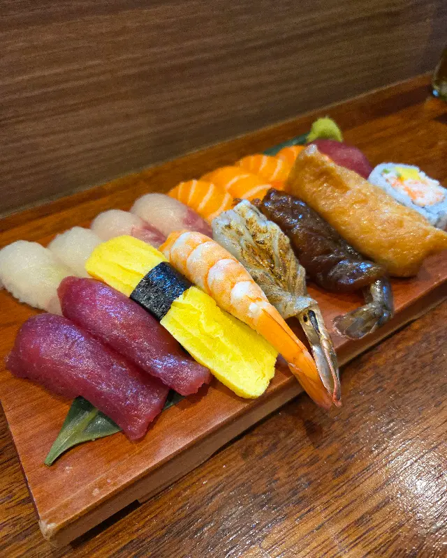 다채로운 색감의 초밥 모듬