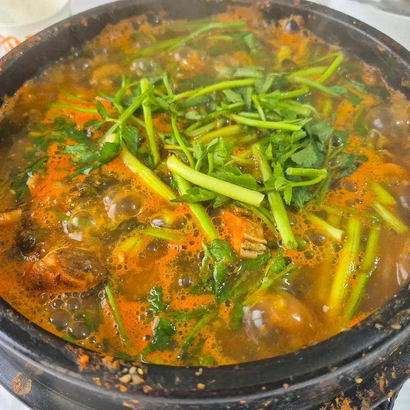 참게가 듬뿍 들어간 매운탕