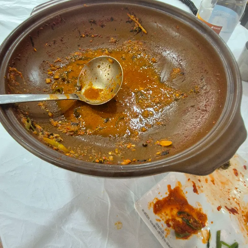 싹 비운 소곱창전골 냄비