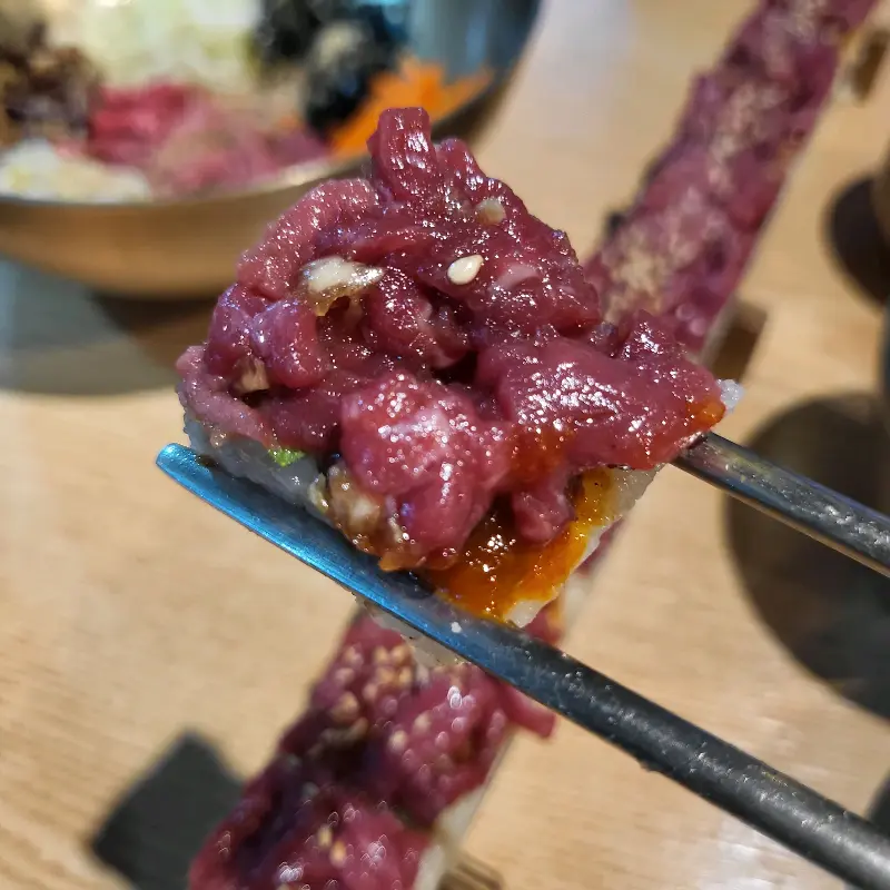 육회초밥 한 점의 황홀경