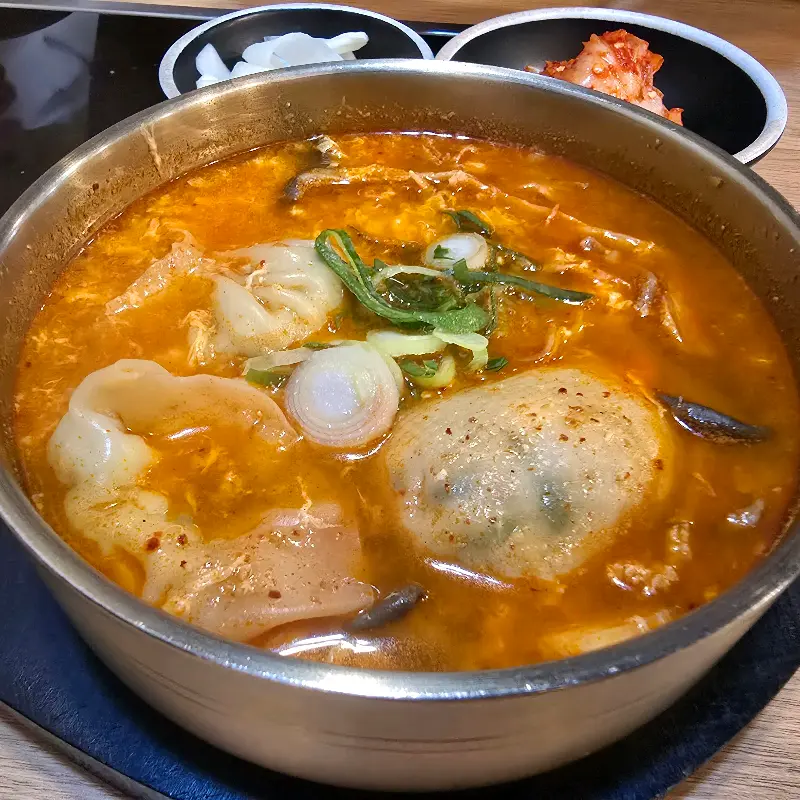 만두국밥 디테일 샷