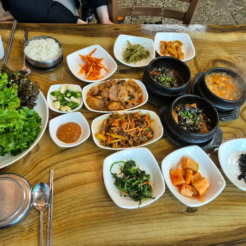 푸짐한 쌈밥 한 상 차림