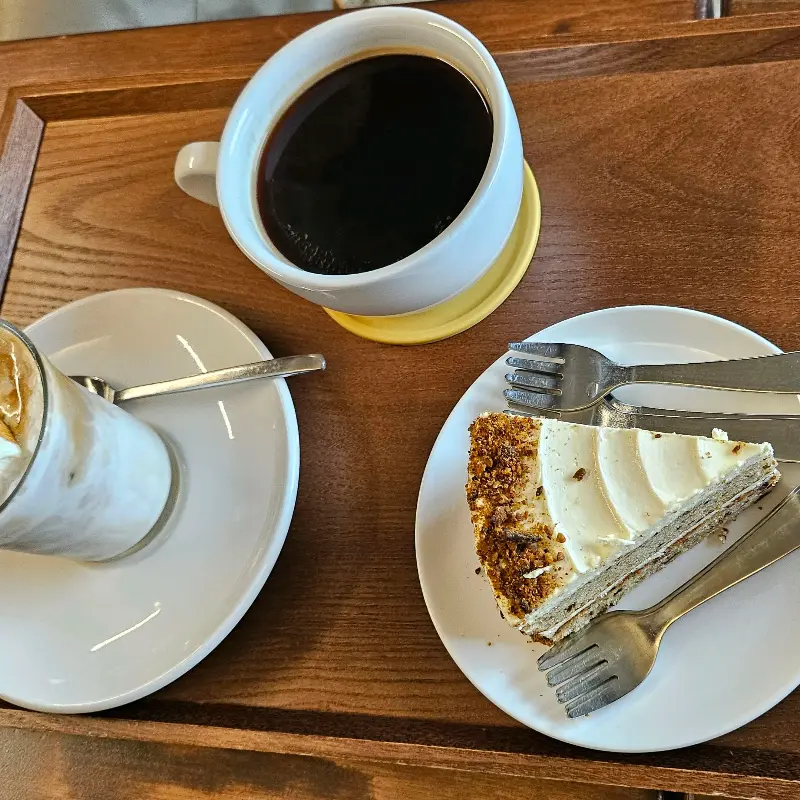 온다타 커피와 케이크