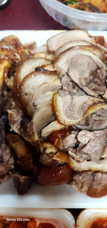 푸짐한 족발 한 상