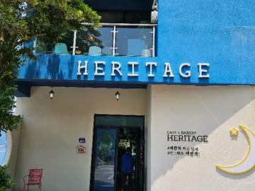 등대 아래 펼쳐진 커피향, 통영 바다를 품은 헤리티지 카페에서 맛보는 여유