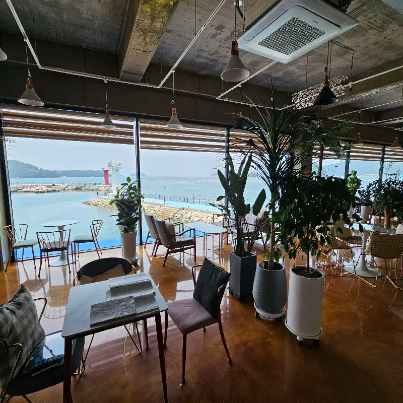 카페 내부 풍경