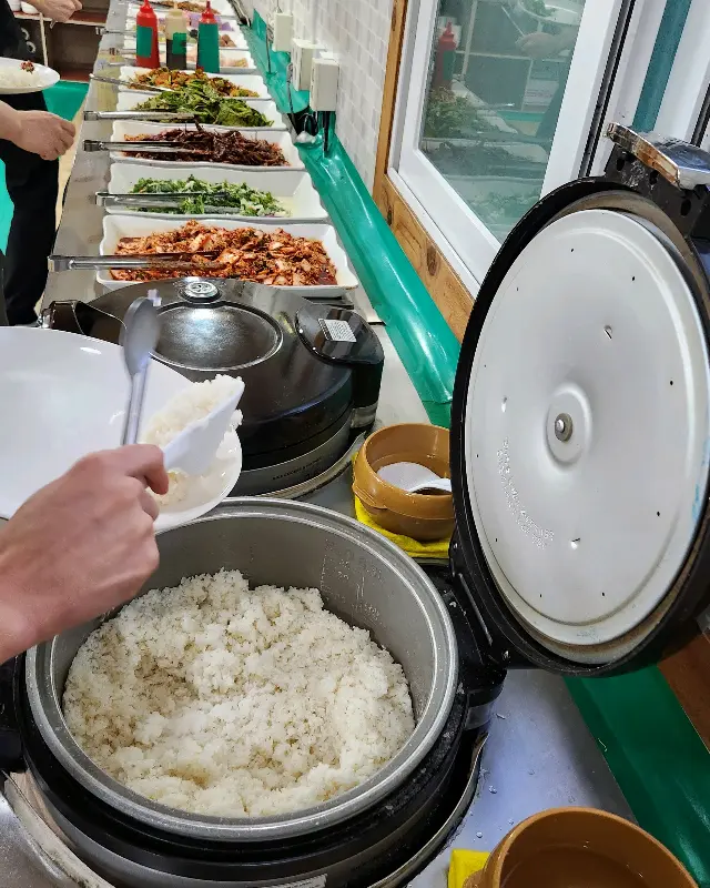 푸짐한 뷔페 음식