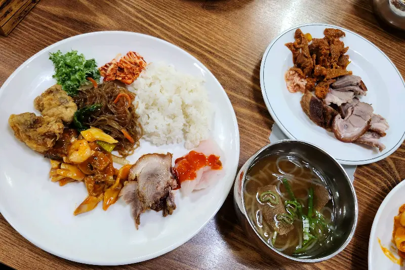 뷔페 음식 한상차림