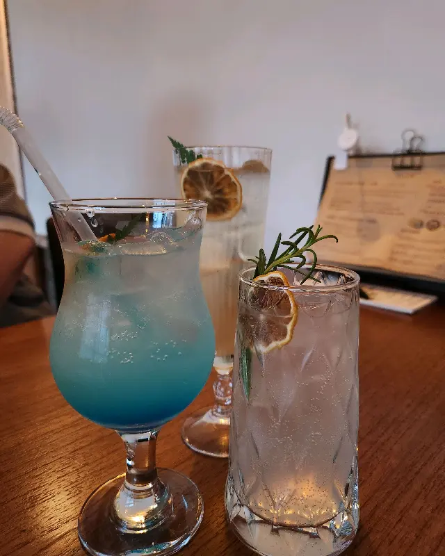 다양한 색감의 칵테일