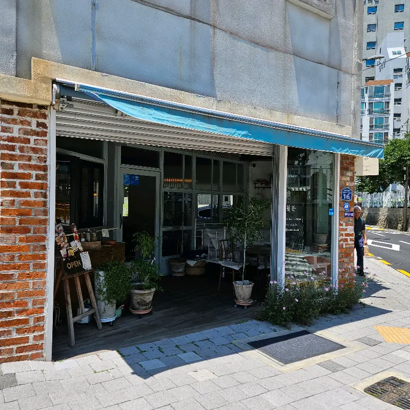 카페 외부 전경