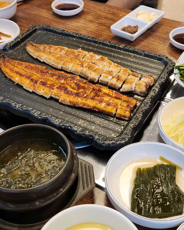 숯불 향 가득한 장어구이