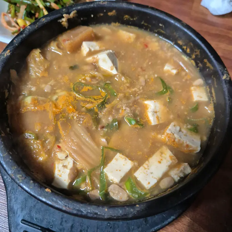 쌈 싸 먹는 모습