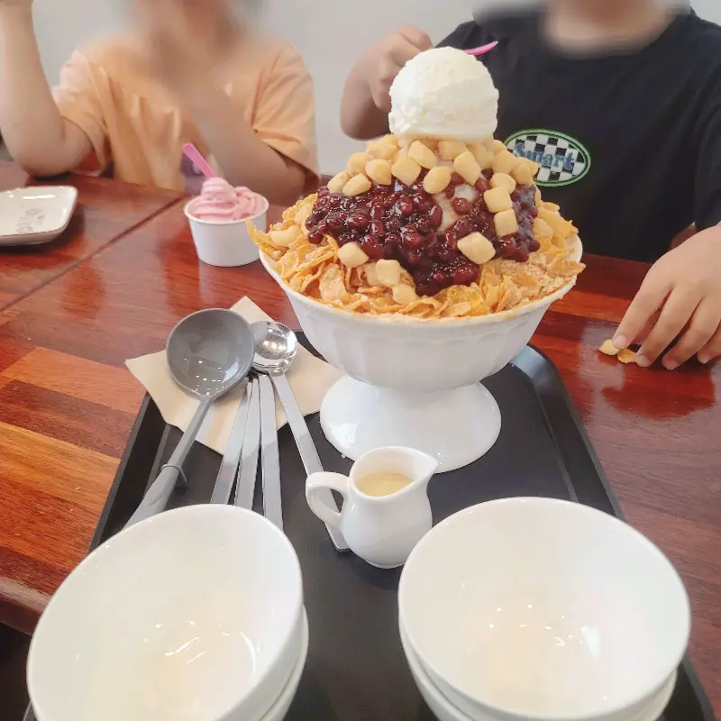 빙수 먹는 아이들