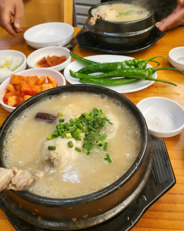 뚝배기에 담긴 삼계탕