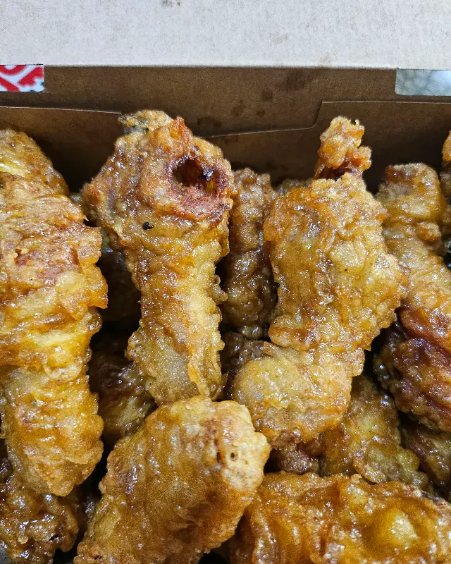 겉은 바삭, 속은 촉촉한 교촌치킨의 자태