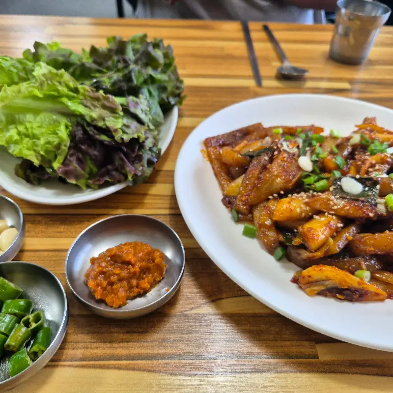 상추 쌈과 곁들여 먹는 껍데기