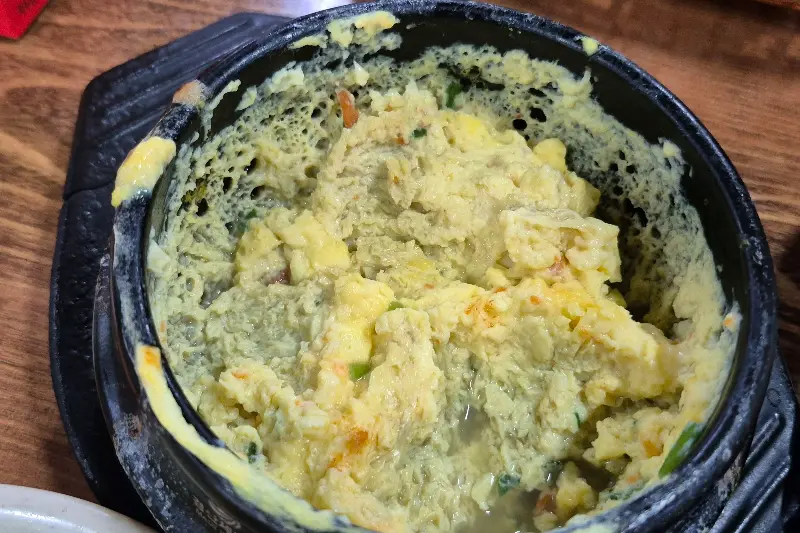화산 폭발 비주얼의 계란찜