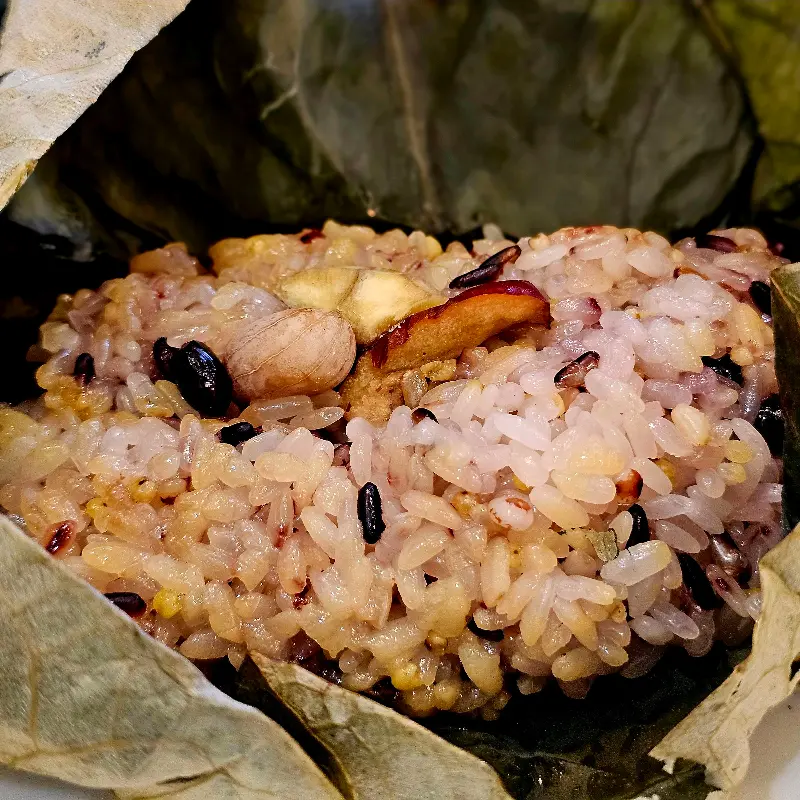 향긋한 연잎 향이 가득한 연잎밥