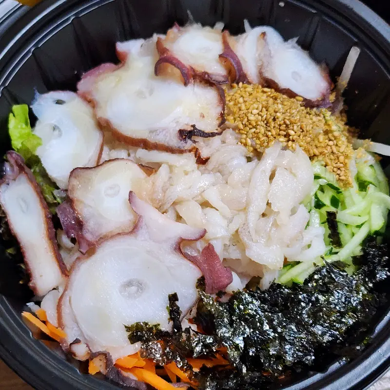 싱싱한 해산물이 가득한 울릉도 물회