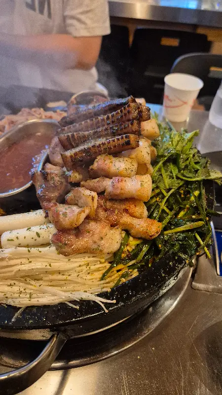 고기 한 점 드셔보세요!