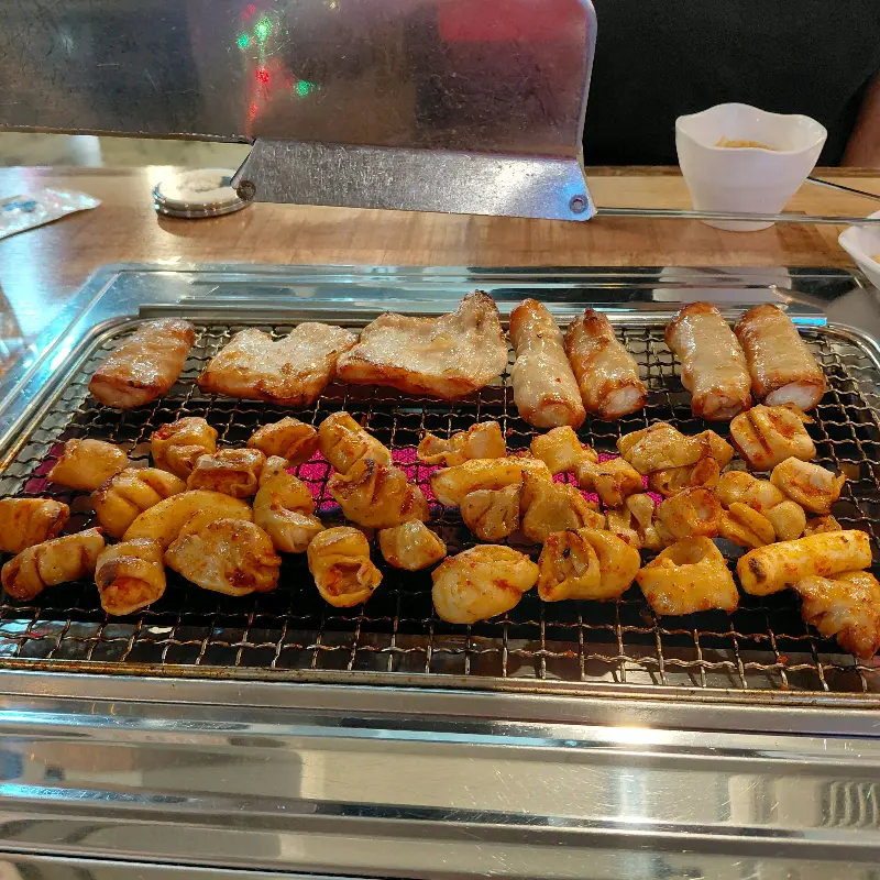 노릇하게 익은 곱창과 막창