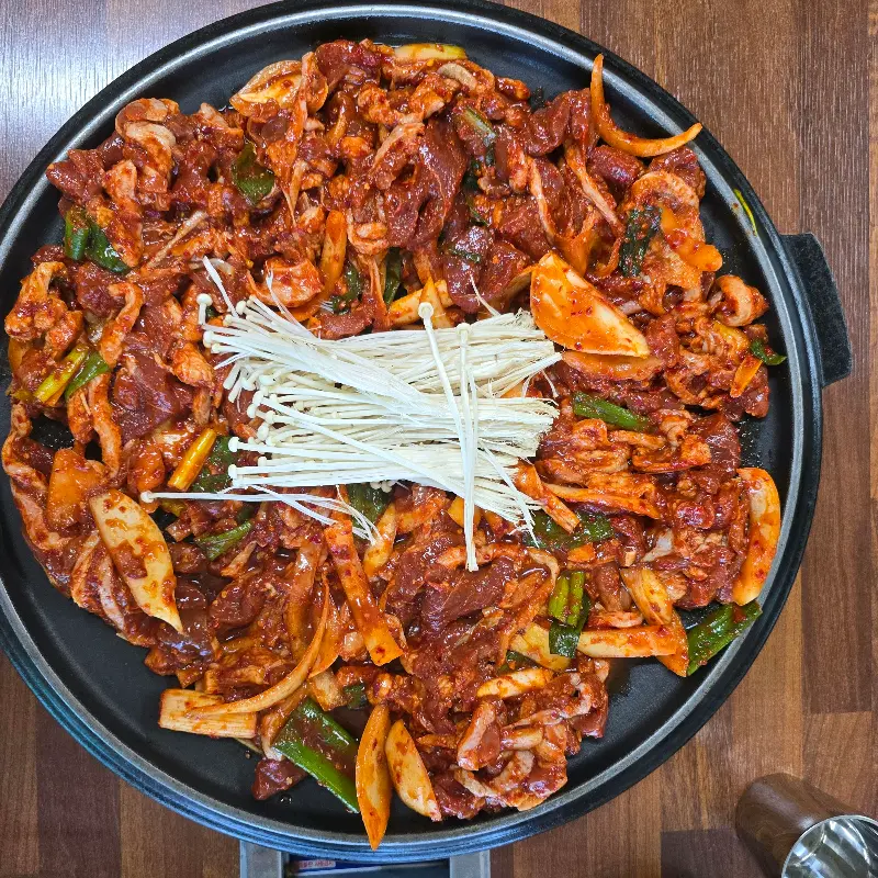 푸짐한 오리 주물럭 한상