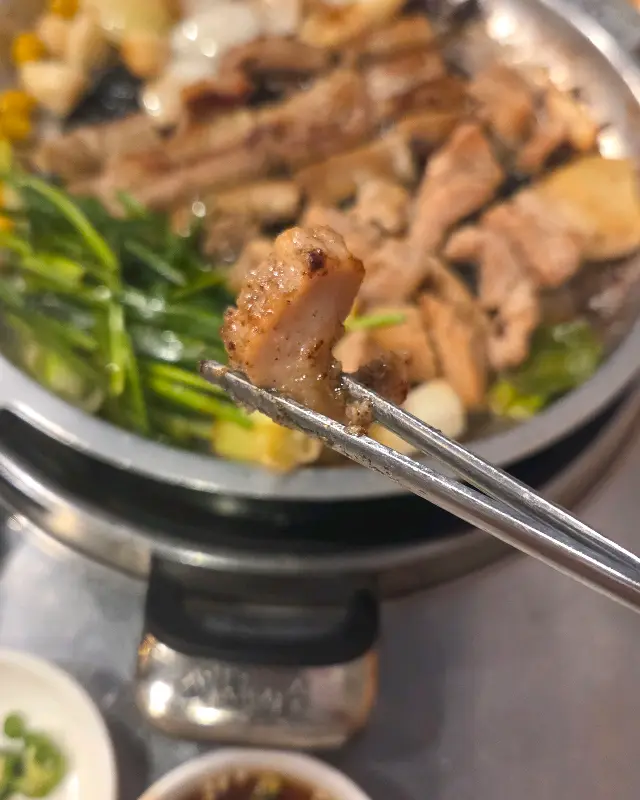 소스에 찍어 먹는 곱창