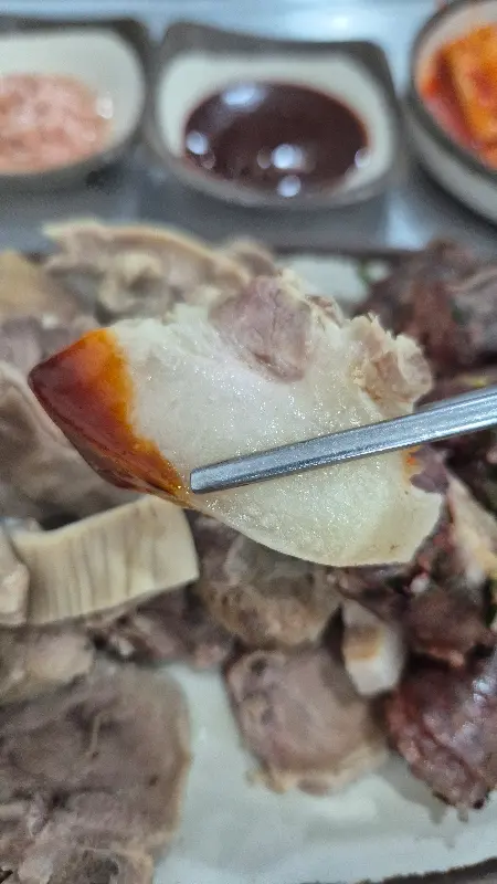 특제 소스에 찍은 순대