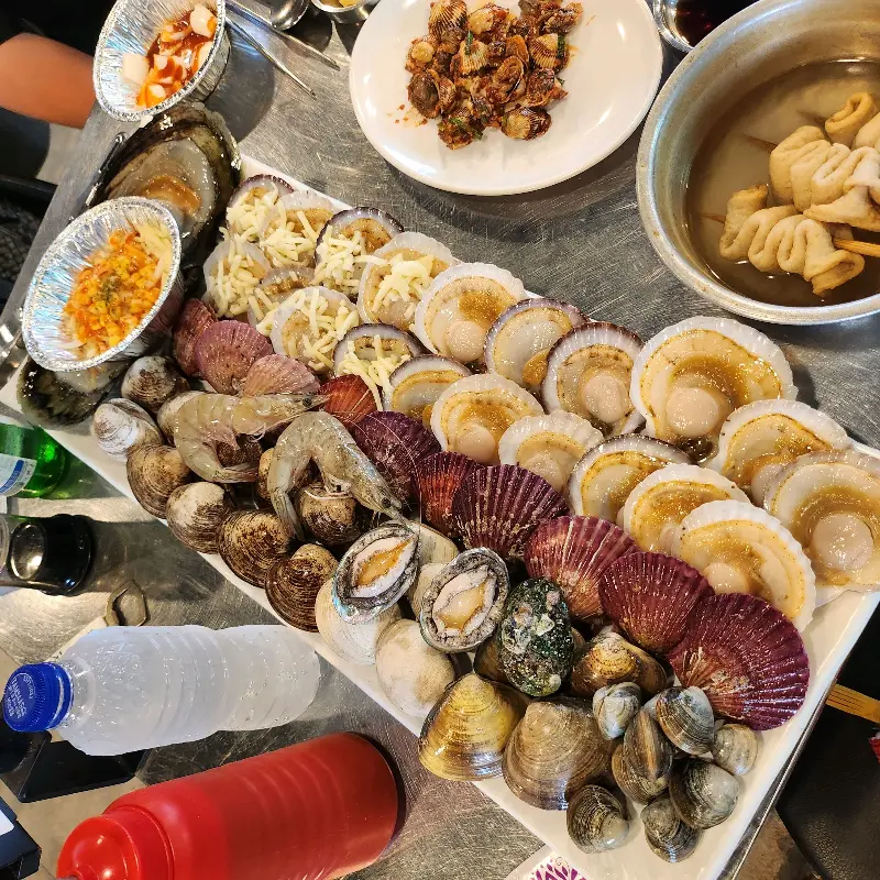푸짐한 조개 한 상 차림