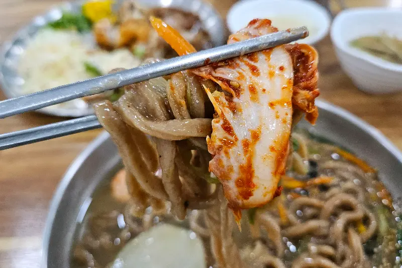 칼국수와 김치
