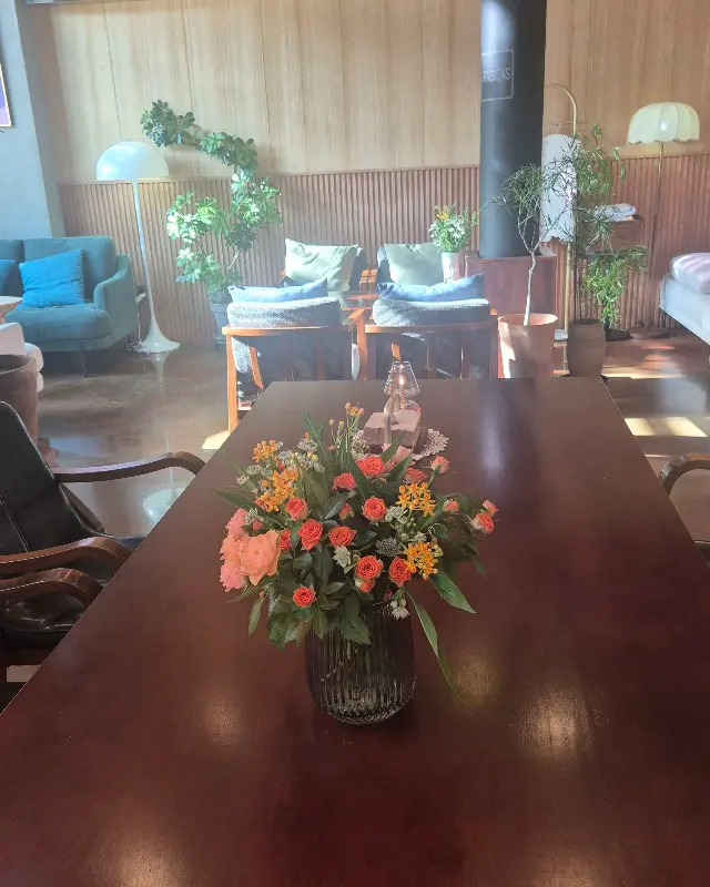 테이블 위의 꽃