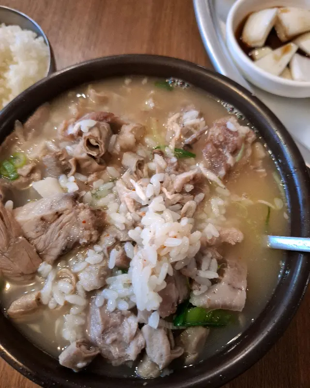 새길돼지국밥 돼지국밥