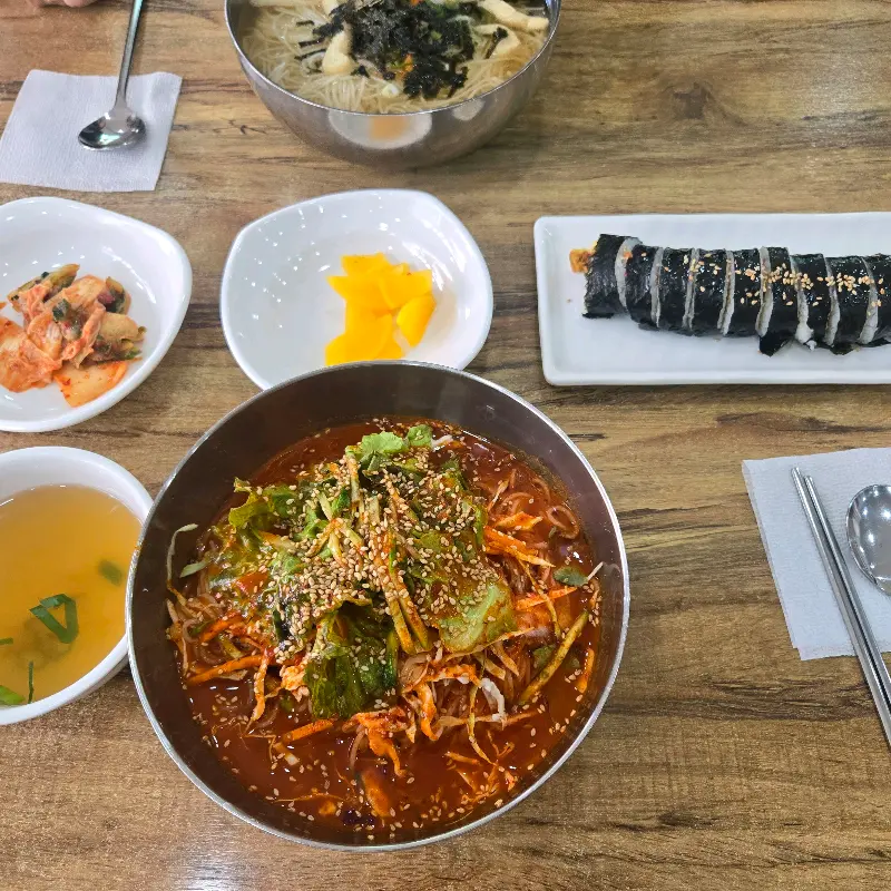 잔치국수와 김밥