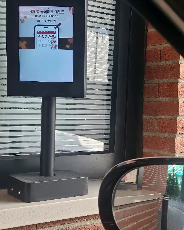 보기만 해도 시원해지는 아이스크림 라떼