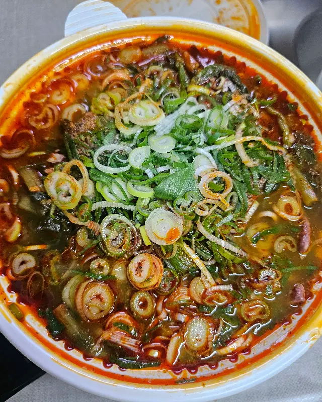 푸짐한 양의 뼈해장국