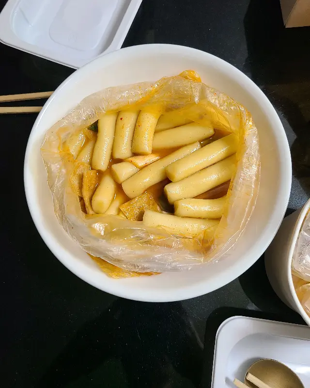 포장된 떡볶이