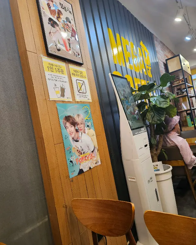 매장 내부 인테리어