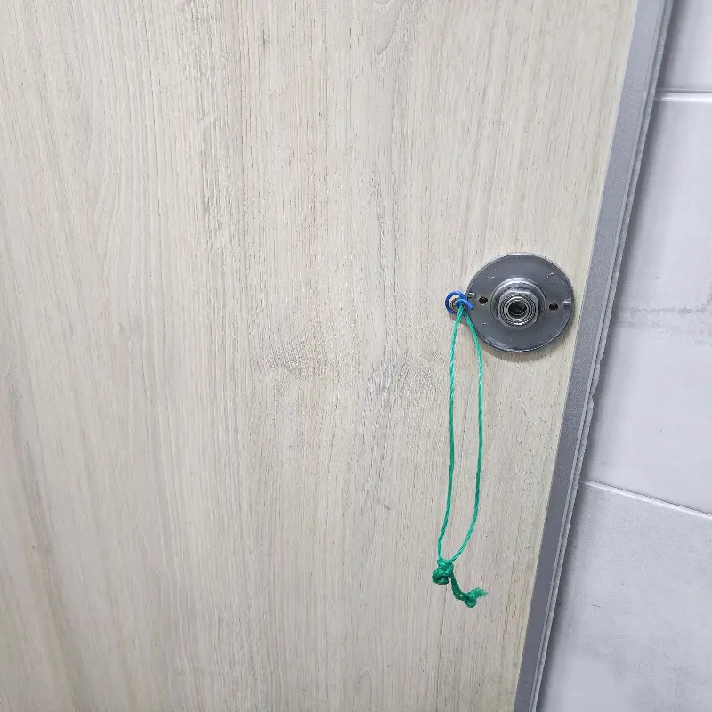 고장난 여자 화장실 문고리