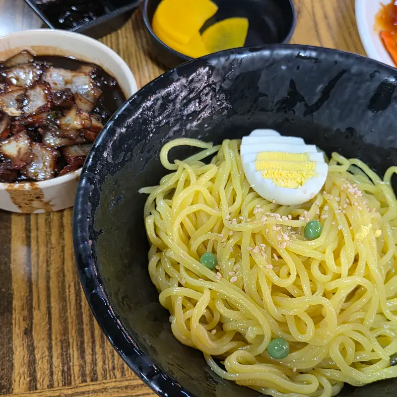 간짜장 면과 소스의 아름다운 조화