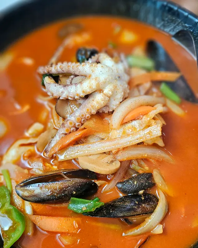 푸짐한 해물이 인상적인 짬뽕