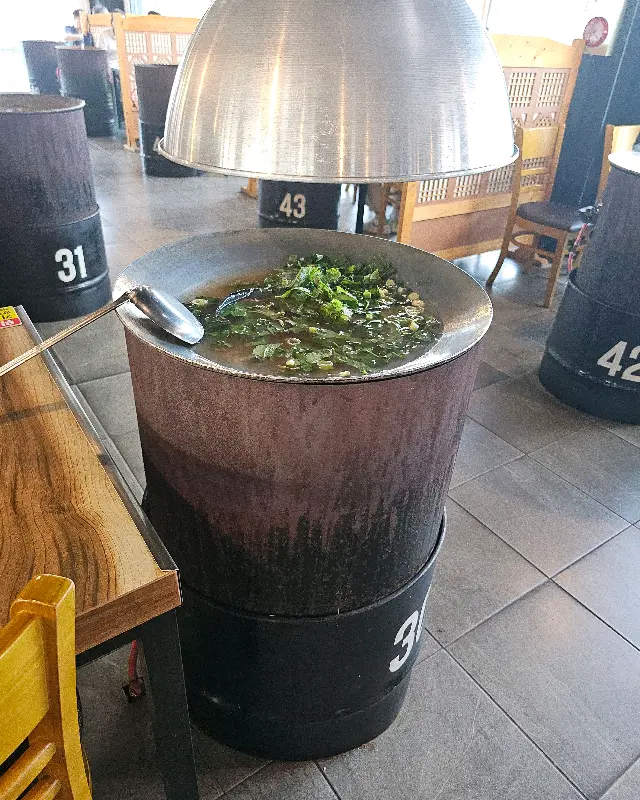 솥뚜껑 매운탕 식당 내부 모습