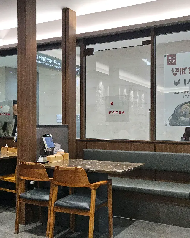 설렁탕에 파가 듬뿍 뿌려진 모습